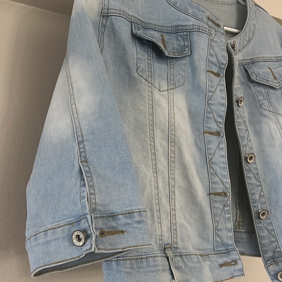 Women's Short Denim Jacket Round Neck-Three Quarter Sleeves-Light Blue Jacket - Picture 3 of 4
